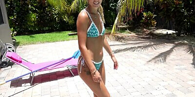 My step sister gave me the best blowjob of my life after a pool day