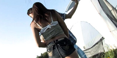 Hottie lovebird's big tits scene