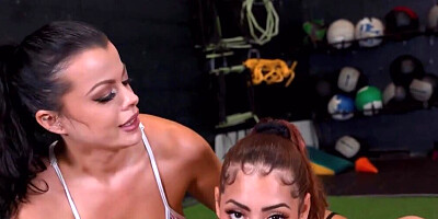 Two MILFs with crazy curves fuck in a sweaty threesome