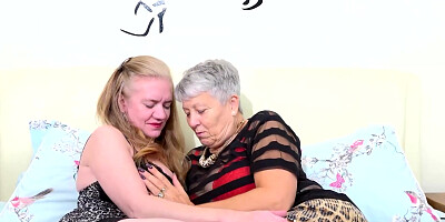 MILF Sienna And Chubby Eva Jayne In Lesbian Sex - OLDNANNY