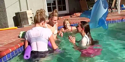 Watch Pretty Squeezes Video