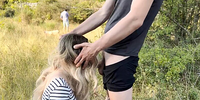 il m autorise a sucer un voyeur dans le champ