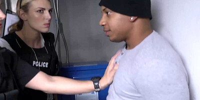 Fourway loving MILF Joslyn spreads legs for felon cock