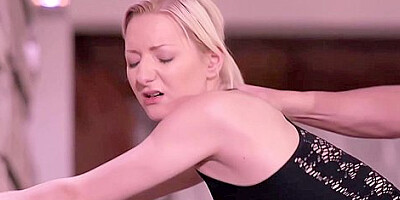 Betty Lynn In Sporty Blonde Babe Gets Fucked By Tattooed Stallion