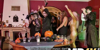 Watch amorous courtesan's porn