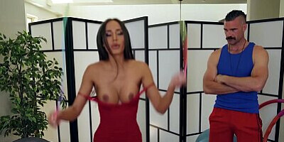 Brazzers - Athletic babe Desiree Dulce gets pounded by dilf