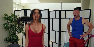 Brazzers - Athletic babe Desiree Dulce gets pounded by dilf