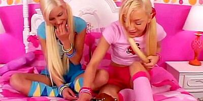 Laney Goes Down On Pussy