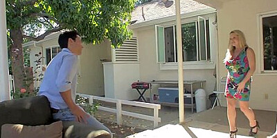 Stepmom And Eighteen Years Old Welcoming The New Neighbor With Rachel Love And Courtney Taylor