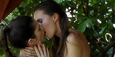 Stacy Cruz And Viv Thomas - Playful Touch - Pearl