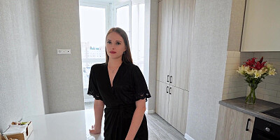 Мама лучшего друга обманом трахнула меня на глазах у всего города. Публичный страстный секс