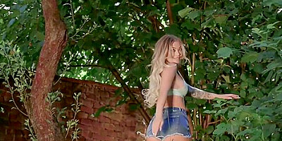 Misha Maver - Naughty Misha Mave Gives Dick Satisfying Outdoor Fuck