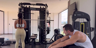 Amazing Babe Gets Help From A Stud At The Gym