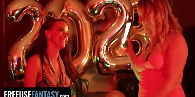 Stepmom & Stepdaughter Pristine Edge & Eliza Eves Get Free Used On New Years Eve