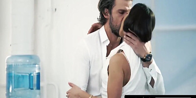 Vince Karter And Alyssa Reece In Hot Brunette Feels Horny For Anal Sex At The Office 12 Min
