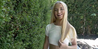 Lana Sharapova uses a vibrator before the creampie bang