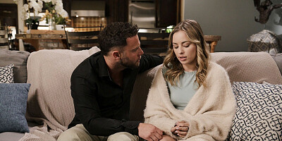 Inked girl is going to bounce on a hard cock in a hot vid