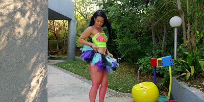 Tattooed babe Katrina Jade fucked missionary while moaning