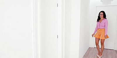 Jasmine Shernis Roommate Discovers Her Secret Pleasure