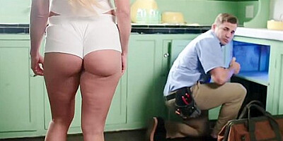 Cock-crazy Bree Shows Stranger The Art Of Zen