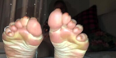 Footjob From Czech Cutie (summersexyfeet2 on Instagram)
