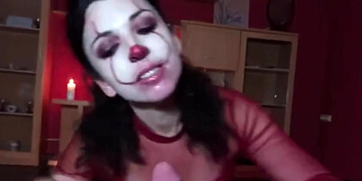 une belle sorciere me pompe a halloween