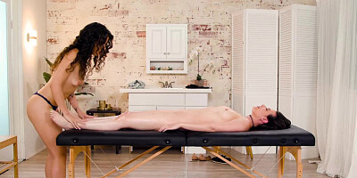 Casey Calvert loves sucking Victoria Voxxx's pussy