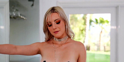 Juicy babe gets needy and gets fucked by a well hung dude