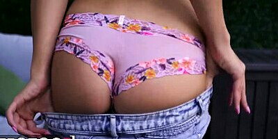 Mofos - Sexy babe Leah Lee enjoyed a big cock