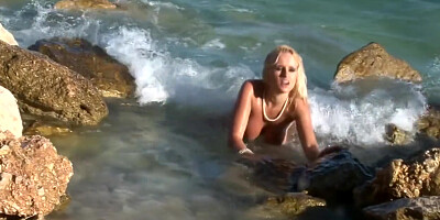 Boobs In Ocean - Blonde Welli Angel