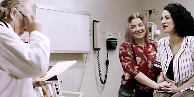 Arabelle Raphael oralled before vigorous fingering