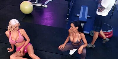 Brazzers - Porn legends Lisa Ann & Nicolette Shea share cock