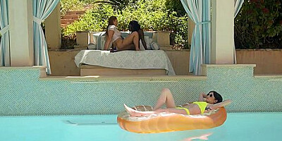 Elsie Interracial Lesbian With Skylar Snow