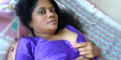 Purple saree bhabhi sucking cock like pro