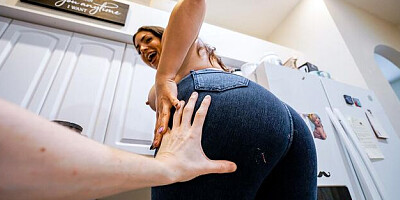 Valentina's brunette sex