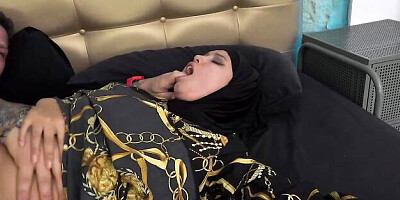 Gorgeous Muslim chick Camila Palmer is enjoying intensive penetration