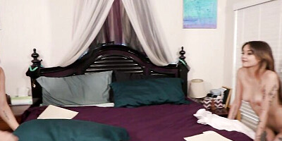 Sinn Sage and Alex De La Fior's fingering action by Sinn Sage