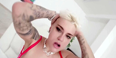 Mila Milan W Czerwonej Siatce Z Czarnymi Dap Gangbang