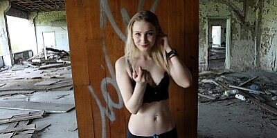 Beautiful Sex With A Beautiful girl In An Abandoned Building
