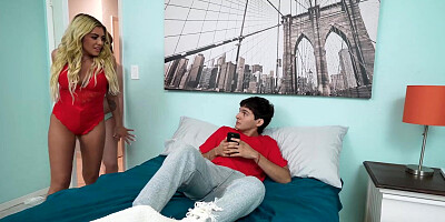 I caught my stepgrandma Cyndi Sinclair and stepmom Vivianne DeSilva fucking so I decided to join