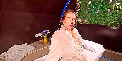 Scarlet Benz Gets Oiled Up Massage Inside And Out Until She Squirts