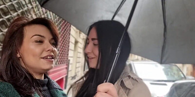 elle améne sa copine sucer un inconnu dans la rue