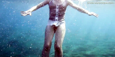 Underwater babe clip with graceful dream girl from Underwater Show