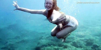 Underwater babe clip with graceful dream girl from Underwater Show