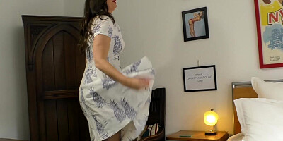 Classy MILF Lara teases in stockings and toying hard solo