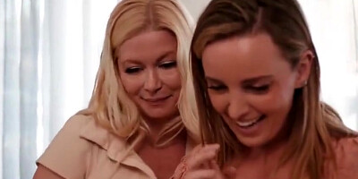 Bella Bends, Big T And Charlie Forde In Tits Lesbian Makes Girlfriend Squirt