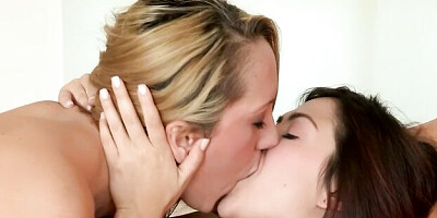 Bitchy busty dolls Cassie Laine and Elisa Tiger love pussy-licking