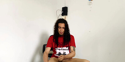 WHAT DO YOU DO WITH MY CELL PHONE. Stepmom caught her stepson masturbating and helps him fast. PORN IN SPANISH