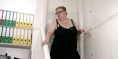 Busty Work - blonde clip