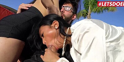 ScamAngels - Jade Kush And Amber Snow American Estate Agents Outdoor Threesome - LETSDOEIT